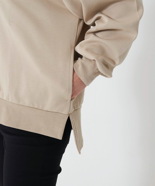 OUTDOOR PRODUCTS APPAREL(アウトドアプロダクツアパレル)の「防シワポンチロゴプルパーカー UVカット 同色ワンポイント/バックプリント サイドスリット 前後差 ややゆったりしたサイズ(パーカー・レディース・ベージュ/アイボリー/パープル・FREE)」の11枚目の写真