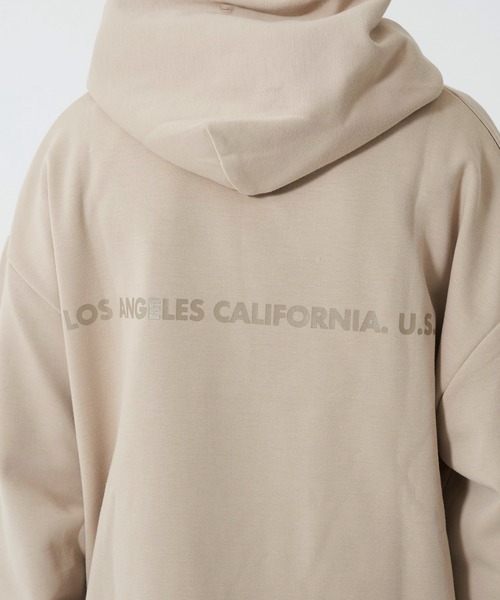 OUTDOOR PRODUCTS APPAREL(アウトドアプロダクツアパレル)の「防シワポンチロゴプルパーカー UVカット 同色ワンポイント/バックプリント サイドスリット 前後差 ややゆったりしたサイズ(パーカー・レディース・ベージュ/アイボリー/パープル・FREE)」の12枚目の写真