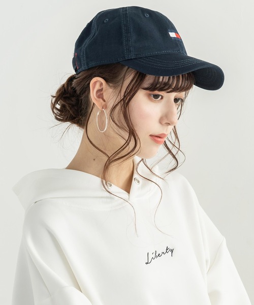 TOMMY HILFIGER（トミーヒルフィガー）の「TOMMY HILFIGER トミーヒルフィガー ARDIN ワンポイントロゴ ベースボールキャップ（キャップ・メンズ・ブラック/ネイビー/レッド/ストーン・FREE）」の3枚目の写真
