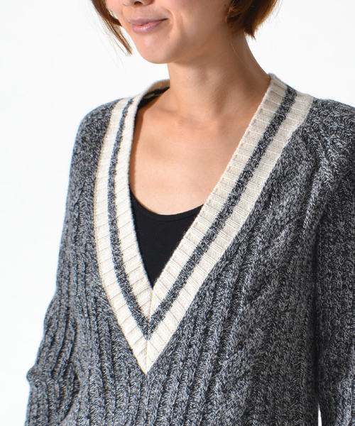 AMERICAN RAG CIE(アメリカンラグシー)の「【オンライン限定】深Vチルデンニット/209-LAN-L142W-B3806(ニット/セーター・レディース・オフホワイト/グレー/ネイビー・FREE)」の4枚目の写真