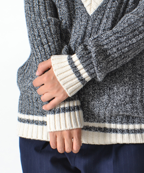 AMERICAN RAG CIE(アメリカンラグシー)の「【オンライン限定】深Vチルデンニット/209-LAN-L142W-B3806(ニット/セーター・レディース・オフホワイト/グレー/ネイビー・FREE)」の13枚目の写真