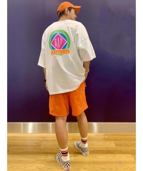 GAP(ギャップ)の「ルーズフィット コットン ロゴTシャツ(Tシャツ/カットソー・メンズ・ホワイト/ブラック/パープル/イエロー/グリーン・S/M/L/XL/XS/XXS)」の16枚目の写真