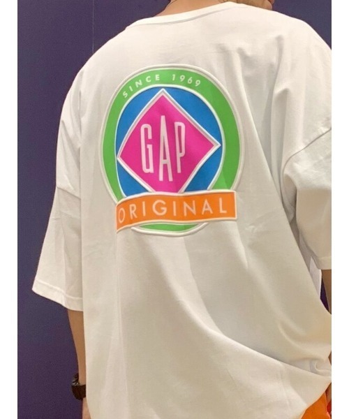 GAP(ギャップ)の「ルーズフィット コットン ロゴTシャツ(Tシャツ/カットソー・メンズ・ホワイト/ブラック/パープル/イエロー/グリーン・S/M/L/XL/XS/XXS)」の17枚目の写真