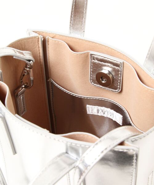 LOWRYS FARM（ローリーズファーム）の「2WAYミドルショルダーBAG 947104（ショルダーバッグ・レディース・ブラック/シルバー/アイボリー/ブラウン・FREE）」の5枚目の写真