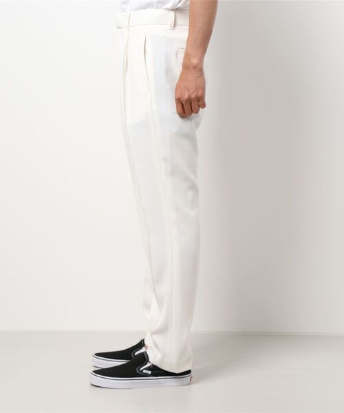 Lui's(ルイス)の「ネオクラシックピンタックスリムパンツ(スラックス・メンズ・オフホワイト/ブラック/グリーン・SMALL/MEDIUM)」の4枚目の写真