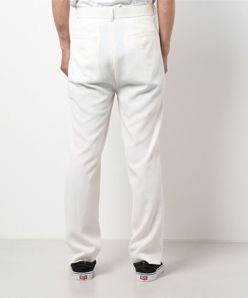 Lui's(ルイス)の「ネオクラシックピンタックスリムパンツ(スラックス・メンズ・オフホワイト/ブラック/グリーン・SMALL/MEDIUM)」の5枚目の写真