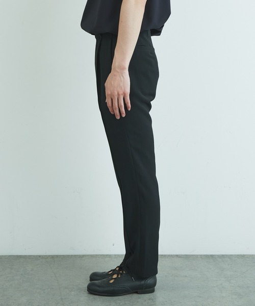 Lui's(ルイス)の「ネオクラシックピンタックスリムパンツ(スラックス・メンズ・オフホワイト/ブラック/グリーン・SMALL/MEDIUM)」の13枚目の写真