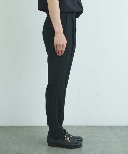 Lui's(ルイス)の「ネオクラシックピンタックスリムパンツ(スラックス・メンズ・オフホワイト/ブラック/グリーン・SMALL/MEDIUM)」の15枚目の写真