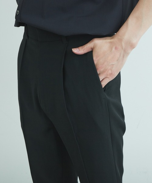 Lui's(ルイス)の「ネオクラシックピンタックスリムパンツ(スラックス・メンズ・オフホワイト/ブラック/グリーン・SMALL/MEDIUM)」の17枚目の写真
