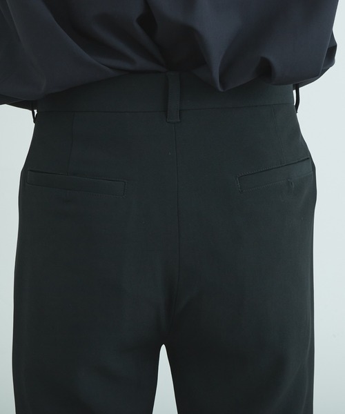 Lui's(ルイス)の「ネオクラシックピンタックスリムパンツ(スラックス・メンズ・オフホワイト/ブラック/グリーン・SMALL/MEDIUM)」の19枚目の写真