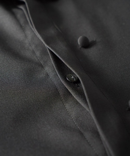 SHAREEF（シャリーフ）の「SIDE SLIT SHIRTS（シャツ/ブラウス・メンズ・ブラック/ホワイト/グレイッシュブルー・2/3/1）」の9枚目の写真