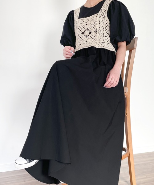 JUNOAH（ジュノア）の「ビスチェ付きパフスリーブマキシ丈ワンピース（ワンピース・レディース・グレイッシュベージュ/チャコール/ブラック系その他/グレー/ホワイト/ブラック・MEDIUM/LARGE）」の2枚目の写真