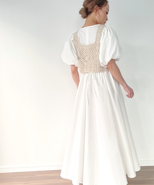 JUNOAH（ジュノア）の「ビスチェ付きパフスリーブマキシ丈ワンピース（ワンピース・レディース・グレイッシュベージュ/チャコール/ブラック系その他/グレー/ホワイト/ブラック・MEDIUM/LARGE）」の9枚目の写真