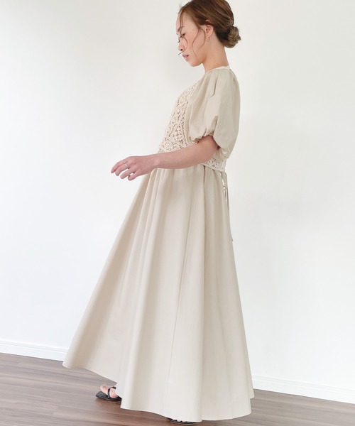 JUNOAH（ジュノア）の「ビスチェ付きパフスリーブマキシ丈ワンピース（ワンピース・レディース・グレイッシュベージュ/チャコール/ブラック系その他/グレー/ホワイト/ブラック・MEDIUM/LARGE）」の13枚目の写真