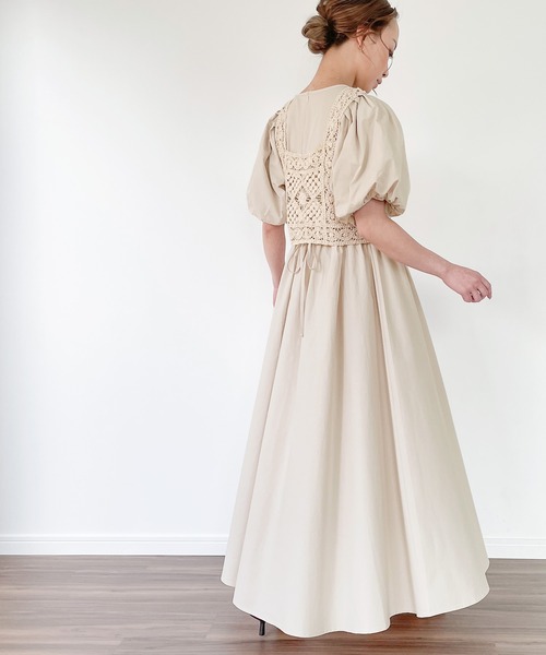 JUNOAH（ジュノア）の「ビスチェ付きパフスリーブマキシ丈ワンピース（ワンピース・レディース・グレイッシュベージュ/チャコール/ブラック系その他/グレー/ホワイト/ブラック・MEDIUM/LARGE）」の14枚目の写真