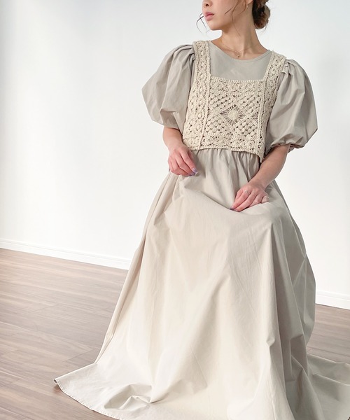 JUNOAH（ジュノア）の「ビスチェ付きパフスリーブマキシ丈ワンピース（ワンピース・レディース・グレイッシュベージュ/チャコール/ブラック系その他/グレー/ホワイト/ブラック・MEDIUM/LARGE）」の17枚目の写真