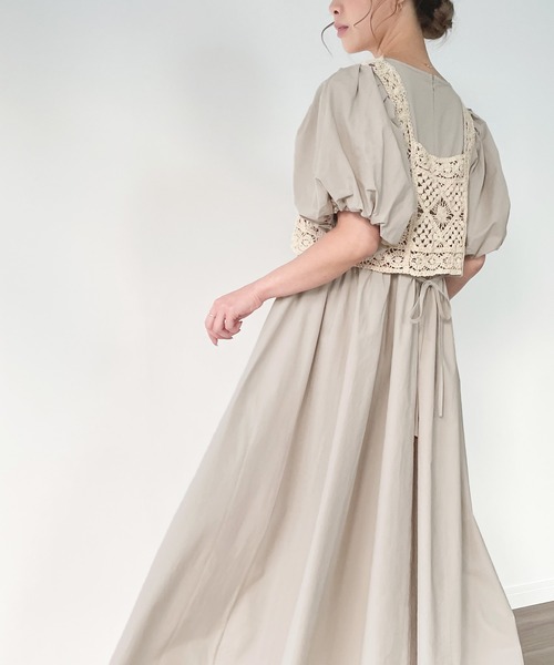 JUNOAH（ジュノア）の「ビスチェ付きパフスリーブマキシ丈ワンピース（ワンピース・レディース・グレイッシュベージュ/チャコール/ブラック系その他/グレー/ホワイト/ブラック・MEDIUM/LARGE）」の18枚目の写真