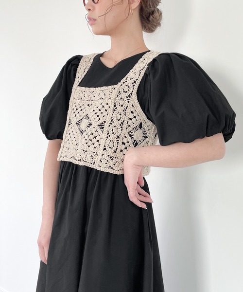 JUNOAH（ジュノア）の「ビスチェ付きパフスリーブマキシ丈ワンピース（ワンピース・レディース・グレイッシュベージュ/チャコール/ブラック系その他/グレー/ホワイト/ブラック・MEDIUM/LARGE）」の19枚目の写真