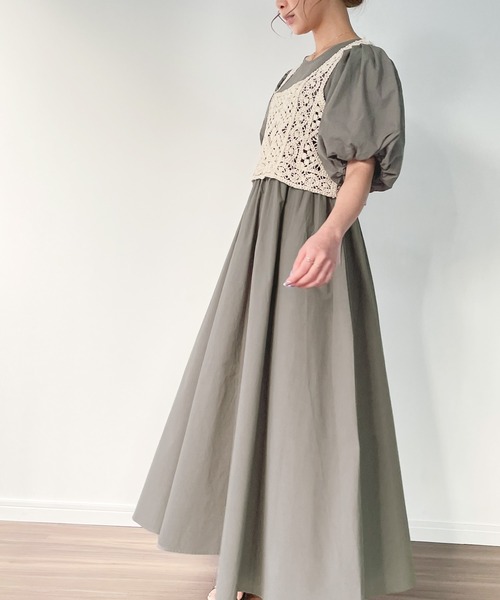 JUNOAH（ジュノア）の「ビスチェ付きパフスリーブマキシ丈ワンピース（ワンピース・レディース・グレイッシュベージュ/チャコール/ブラック系その他/グレー/ホワイト/ブラック・MEDIUM/LARGE）」の21枚目の写真