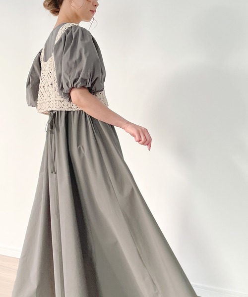 JUNOAH（ジュノア）の「ビスチェ付きパフスリーブマキシ丈ワンピース（ワンピース・レディース・グレイッシュベージュ/チャコール/ブラック系その他/グレー/ホワイト/ブラック・MEDIUM/LARGE）」の22枚目の写真