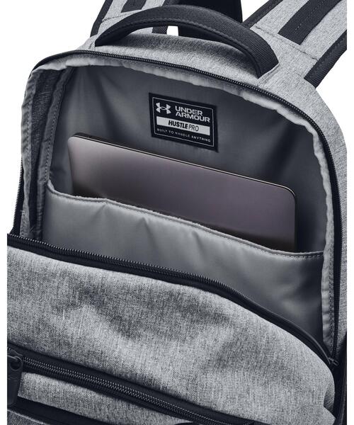 UNDER ARMOUR（アンダーアーマー）の「UAハッスル プロ バックパック（トレーニング/メンズ/レディース）（バックパック/リュック・レディース・グレー/ブラック・ONESIZE）」の5枚目の写真