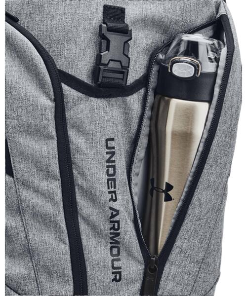 UNDER ARMOUR（アンダーアーマー）の「UAハッスル プロ バックパック（トレーニング/メンズ/レディース）（バックパック/リュック・レディース・グレー/ブラック・ONESIZE）」の4枚目の写真