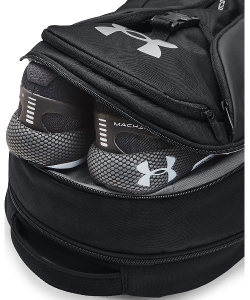 UNDER ARMOUR（アンダーアーマー）の「UAハッスル プロ バックパック（トレーニング/メンズ/レディース）（バックパック/リュック・レディース・グレー/ブラック・ONESIZE）」の8枚目の写真