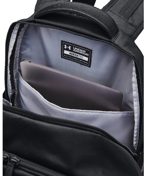 UNDER ARMOUR（アンダーアーマー）の「UAハッスル プロ バックパック（トレーニング/メンズ/レディース）（バックパック/リュック・レディース・グレー/ブラック・ONESIZE）」の9枚目の写真