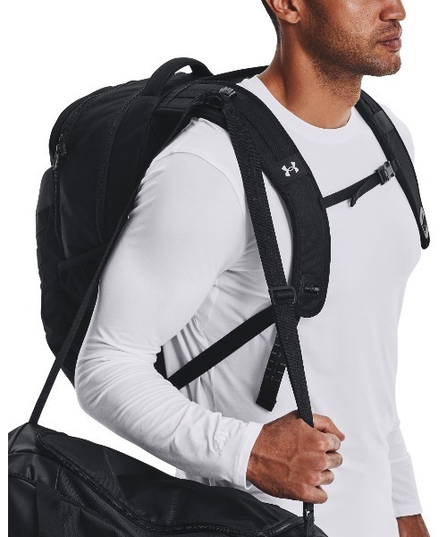 UNDER ARMOUR（アンダーアーマー）の「UAハッスル プロ バックパック（トレーニング/メンズ/レディース）（バックパック/リュック・レディース・グレー/ブラック・ONESIZE）」の12枚目の写真