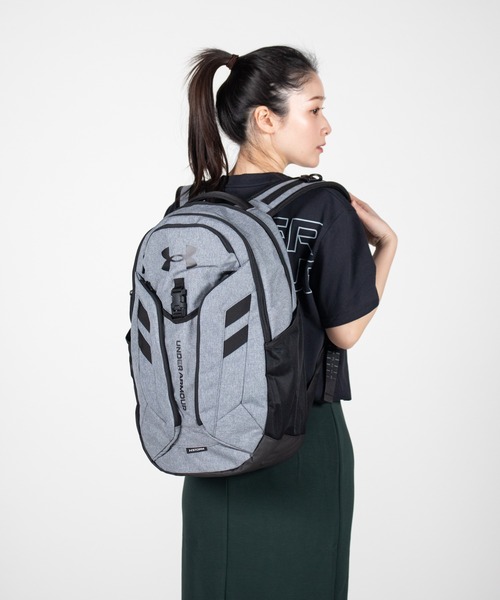 UNDER ARMOUR（アンダーアーマー）の「UAハッスル プロ バックパック（トレーニング/メンズ/レディース）（バックパック/リュック・レディース・グレー/ブラック・ONESIZE）」の20枚目の写真