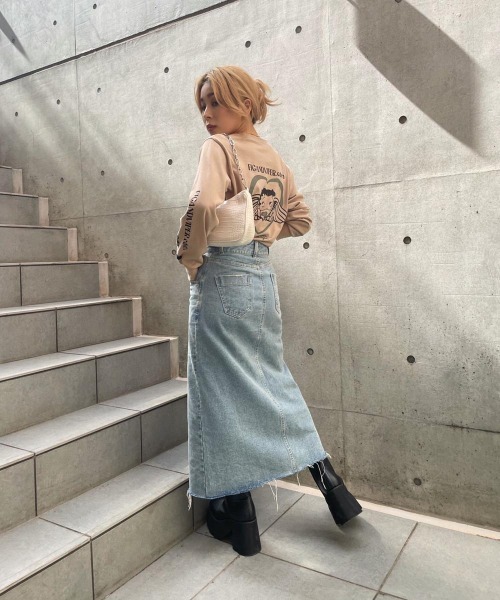 FIG&VIPER(フィグアンドバイパー)の「スリットデニムロングSK(スカート・レディース・ブルー・MEDIUM/SMALL)」の4枚目の写真