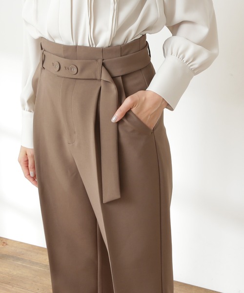 N.（N. Natural Beauty Basic）（エヌエヌナチュラルビューティーベーシック）の「◆ボタンベルト付ストレートパンツ（その他パンツ・レディース・イエロー/モカ/スモークピンク・MEDIUM）」の13枚目の写真