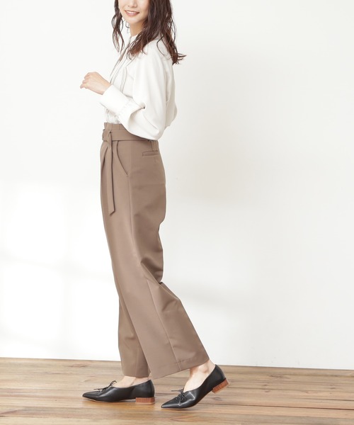 N.（N. Natural Beauty Basic）（エヌエヌナチュラルビューティーベーシック）の「◆ボタンベルト付ストレートパンツ（その他パンツ・レディース・イエロー/モカ/スモークピンク・MEDIUM）」の5枚目の写真
