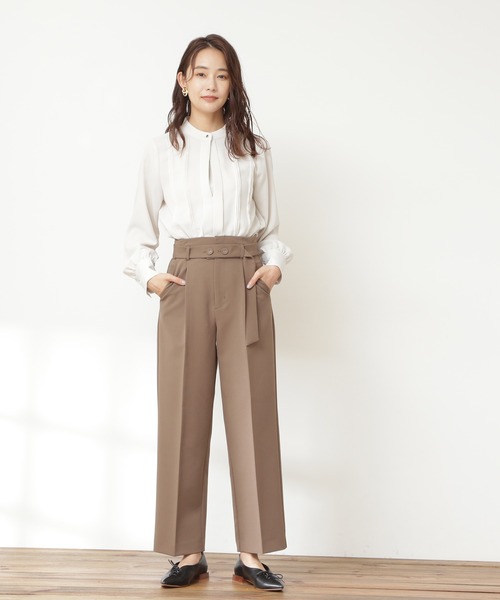 N.（N. Natural Beauty Basic）（エヌエヌナチュラルビューティーベーシック）の「◆ボタンベルト付ストレートパンツ（その他パンツ・レディース・イエロー/モカ/スモークピンク・MEDIUM）」の4枚目の写真