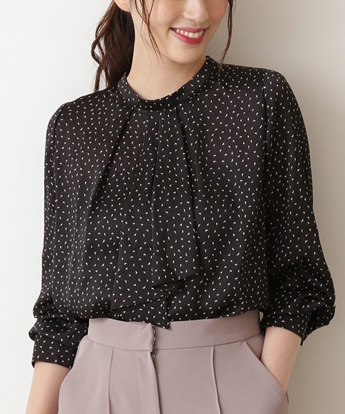 NATURAL BEAUTY BASIC（ナチュラルビューティーベーシック）の「ＷＥＢ限定ドビープリントボウブラウス/0171210906（シャツ/ブラウス・レディース・ホワイト系その他/グリーン系その他/ブラック系その他・MEDIUM/SMALL）」の2枚目の写真