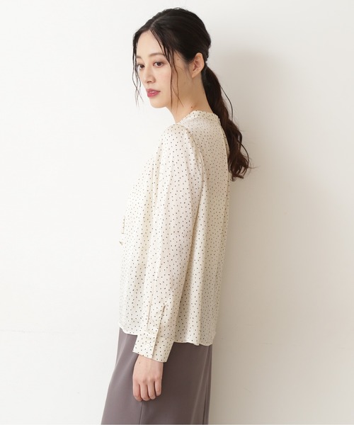 NATURAL BEAUTY BASIC（ナチュラルビューティーベーシック）の「ＷＥＢ限定ドビープリントボウブラウス/0171210906（シャツ/ブラウス・レディース・ホワイト系その他/グリーン系その他/ブラック系その他・MEDIUM/SMALL）」の10枚目の写真