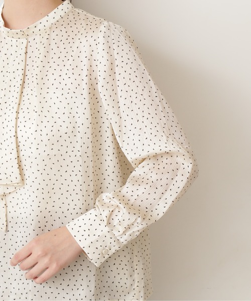 NATURAL BEAUTY BASIC（ナチュラルビューティーベーシック）の「ＷＥＢ限定ドビープリントボウブラウス/0171210906（シャツ/ブラウス・レディース・ホワイト系その他/グリーン系その他/ブラック系その他・MEDIUM/SMALL）」の12枚目の写真
