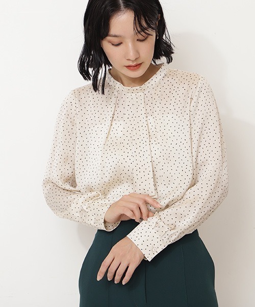 NATURAL BEAUTY BASIC（ナチュラルビューティーベーシック）の「ＷＥＢ限定ドビープリントボウブラウス/0171210906（シャツ/ブラウス・レディース・ホワイト系その他/グリーン系その他/ブラック系その他・MEDIUM/SMALL）」の4枚目の写真