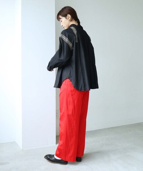 cardo fabrica(カルドファブリカ)の「ミシン飾りステッチ レース衿シャーリングブラウス(シャツ/ブラウス・レディース・ホワイト/ブラック・FREE)」の16枚目の写真