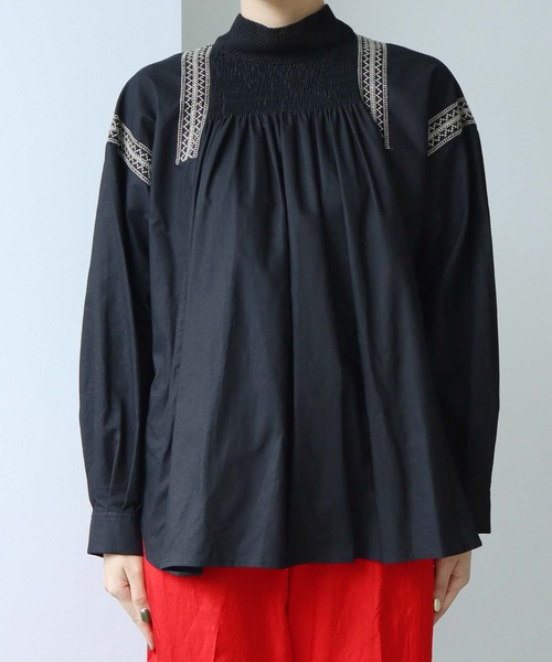 cardo fabrica(カルドファブリカ)の「ミシン飾りステッチ レース衿シャーリングブラウス(シャツ/ブラウス・レディース・ホワイト/ブラック・FREE)」の9枚目の写真