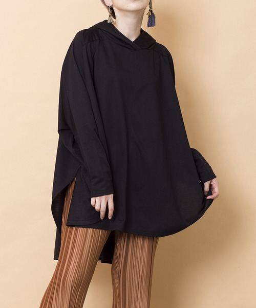 OSMOSIS（オズモーシス）の「フードポンチョプルオーバー（パーカー・レディース・ブラック/ライトカーキ/ライトベージュ・ONE SIZE）」の2枚目の写真