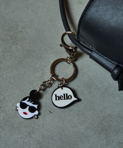 BIRTHDAY BAR(バースデイバー)の「サングラス バッグチャーム / キーホルダー(キーホルダー・レディース・ブラック/ゴールド・フリー)」の2枚目の写真