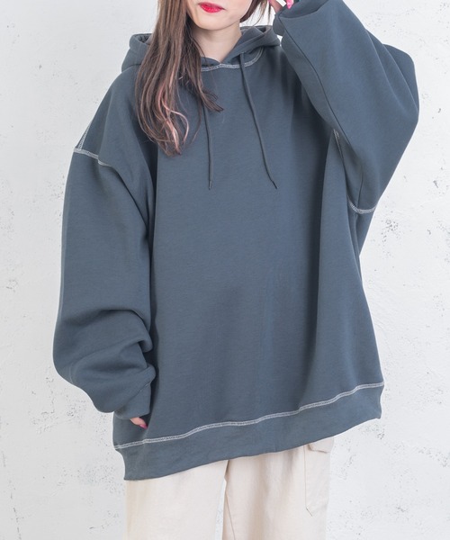 PairPair（ペアペア）の「配色ステッチフーディー(ユニセックス)（パーカー・レディース・グリーン/ダークブラック/ライトベージュ/グレイッシュブルー・FREE）」の4枚目の写真