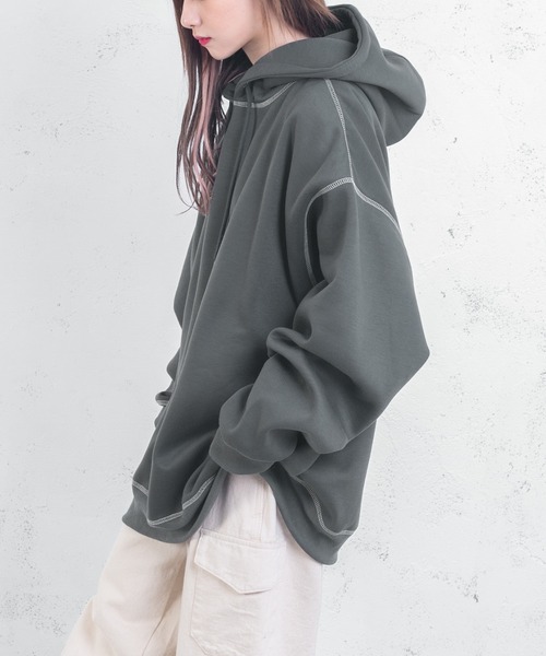 PairPair（ペアペア）の「配色ステッチフーディー(ユニセックス)（パーカー・レディース・グリーン/ダークブラック/ライトベージュ/グレイッシュブルー・FREE）」の7枚目の写真