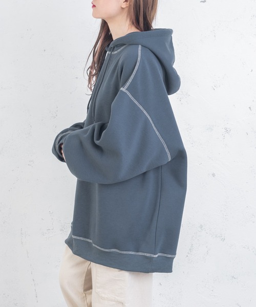 PairPair（ペアペア）の「配色ステッチフーディー(ユニセックス)（パーカー・レディース・グリーン/ダークブラック/ライトベージュ/グレイッシュブルー・FREE）」の5枚目の写真