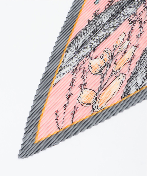 LBC(エルビーシー)の「シュシュ付き3WAYスカーフ ボタニカル柄(バンダナ/スカーフ・レディース・グレー・FREE)」の4枚目の写真