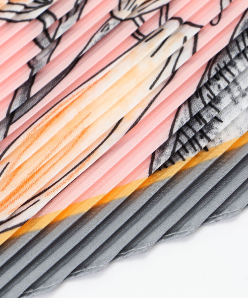 LBC(エルビーシー)の「シュシュ付き3WAYスカーフ ボタニカル柄(バンダナ/スカーフ・レディース・グレー・FREE)」の2枚目の写真