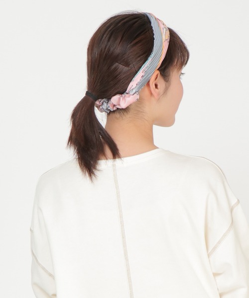 LBC(エルビーシー)の「シュシュ付き3WAYスカーフ ボタニカル柄(バンダナ/スカーフ・レディース・グレー・FREE)」の10枚目の写真