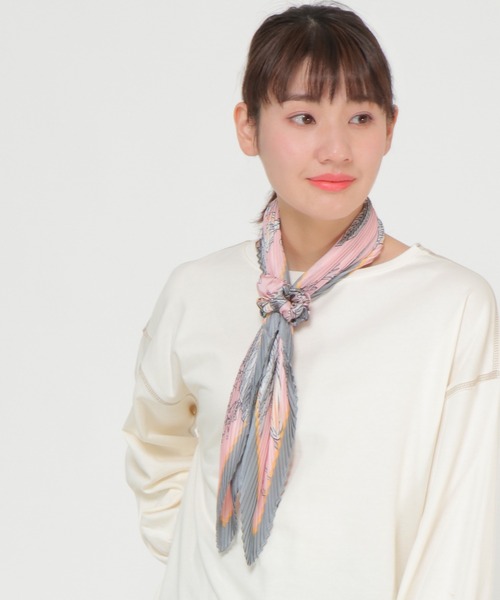 LBC(エルビーシー)の「シュシュ付き3WAYスカーフ ボタニカル柄(バンダナ/スカーフ・レディース・グレー・FREE)」の9枚目の写真