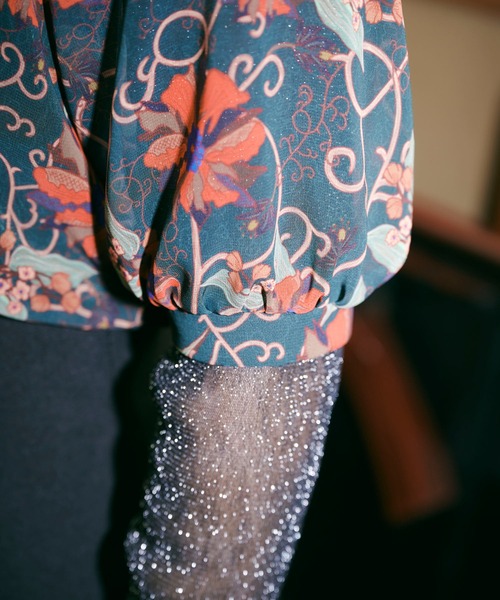 TINA：JOJUN（ティーナジョジュン）の「「麗」 花柄パフスリーブブラウス TINA：JOJUN（シャツ/ブラウス・レディース・ダークグリーン・M）」の5枚目の写真